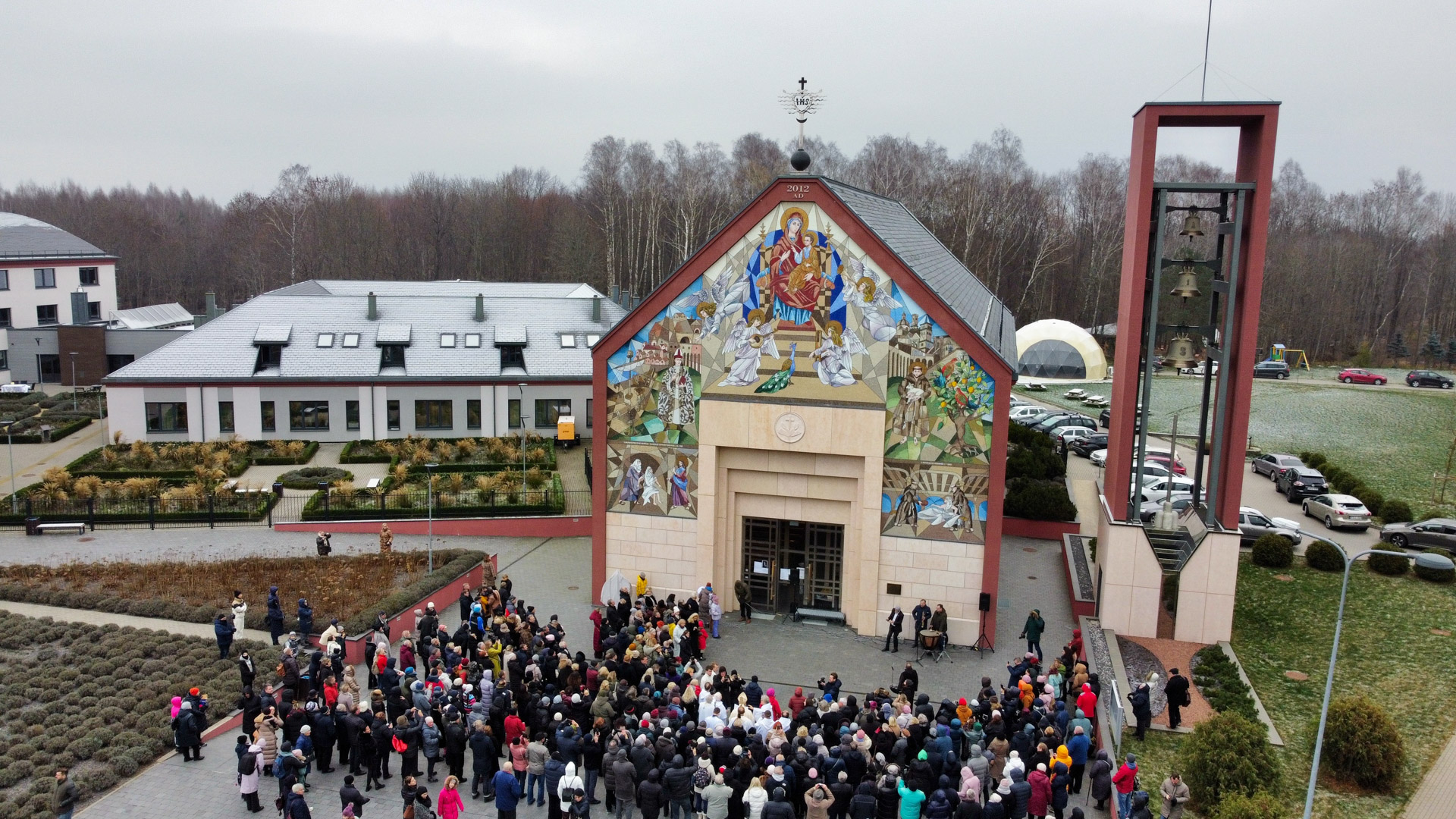 Lituania. Nuova facciata musiva della chiesa di San Francesco d’Assisi a Klaipèda